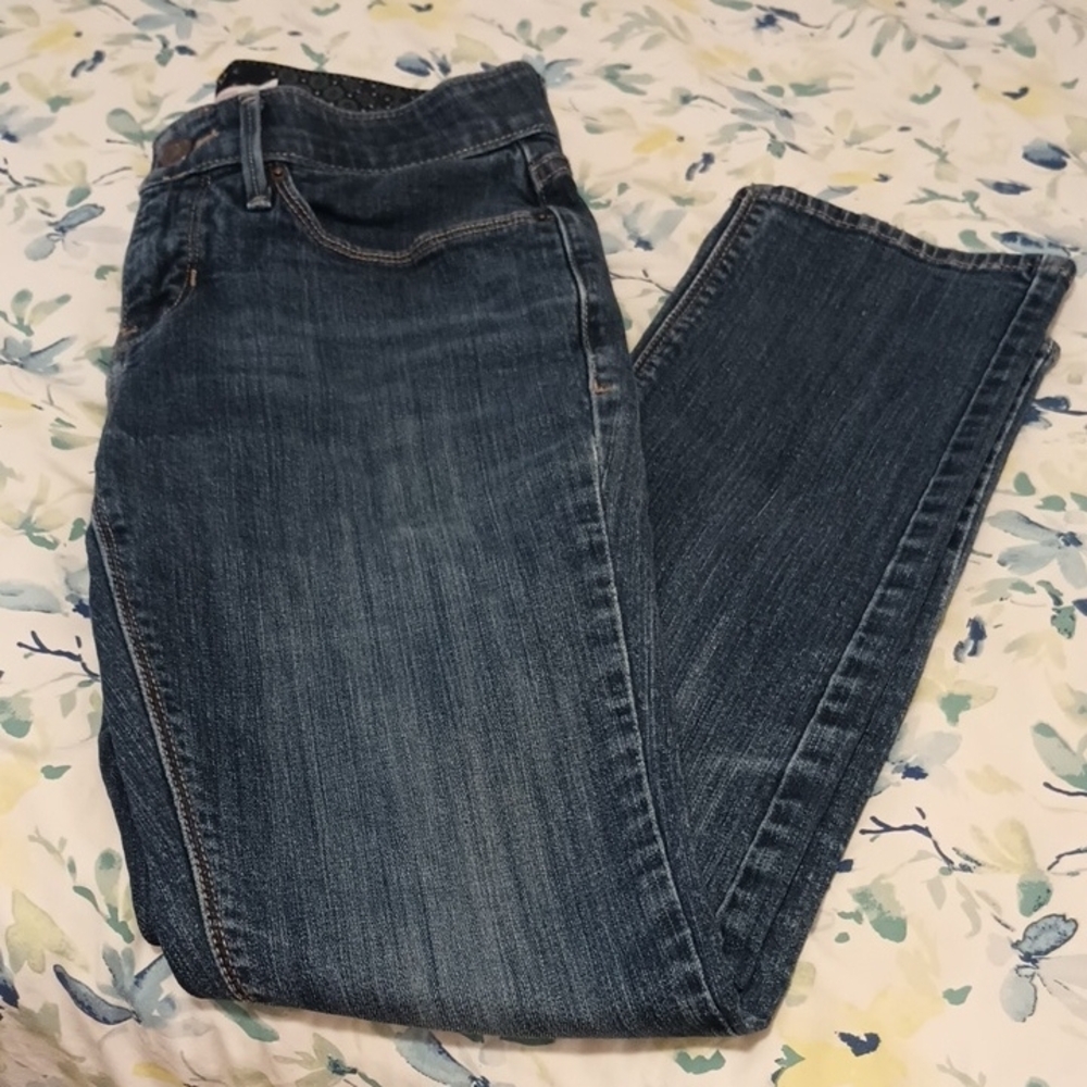 Classic Blue Straight Leg Jeans with Vintage Appeal